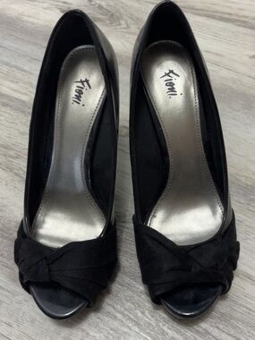 FIONI Clothing Black Suede Knot Peep Toe Pumps